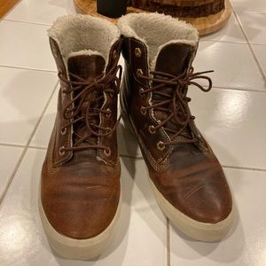Timberland Women’s fleece-lined brown boots